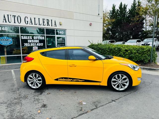 Photo of 2013 26.2 Yellow Hyundai Veloster
