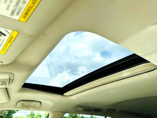 Photo of 2012 Moonlight White INFINITI QX56