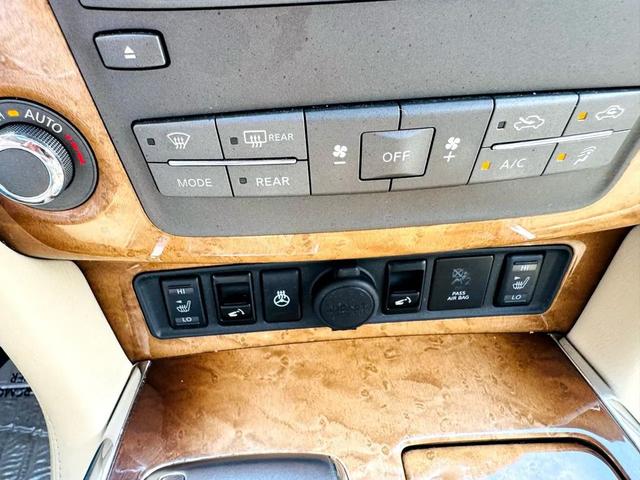 Photo of 2012 Moonlight White INFINITI QX56
