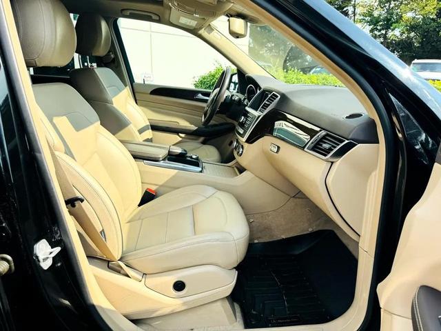Photo of 2012 Black Mercedes-Benz M-Class