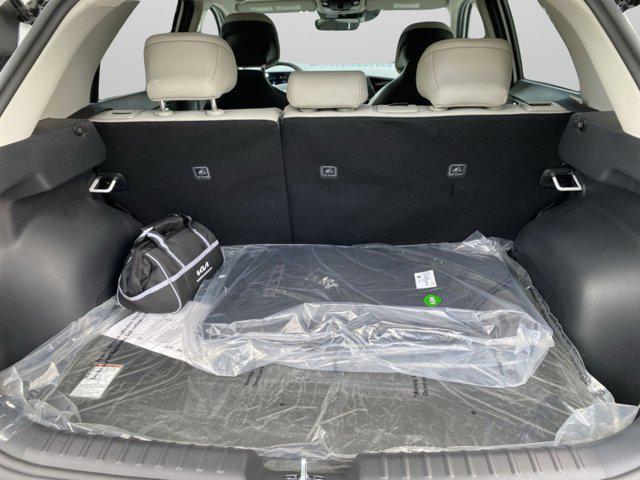 Photo of 2025 Snow White Pearl Kia Niro