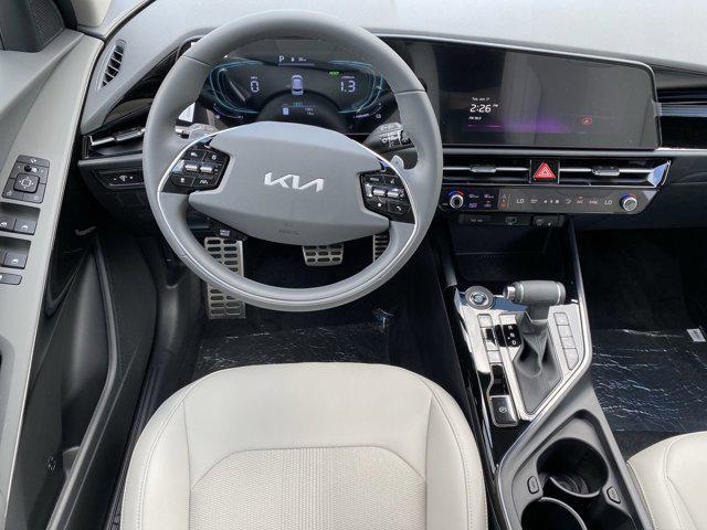 Photo of 2025 Snow White Pearl Kia Niro