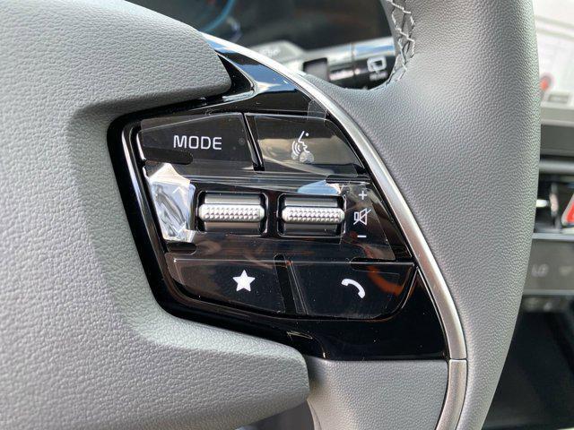 Photo of 2025 Snow White Pearl Kia Niro