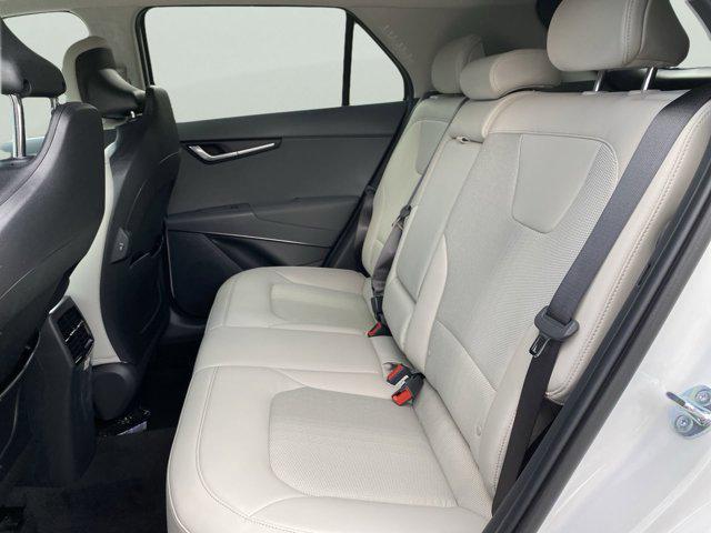 Photo of 2025 Snow White Pearl Kia Niro