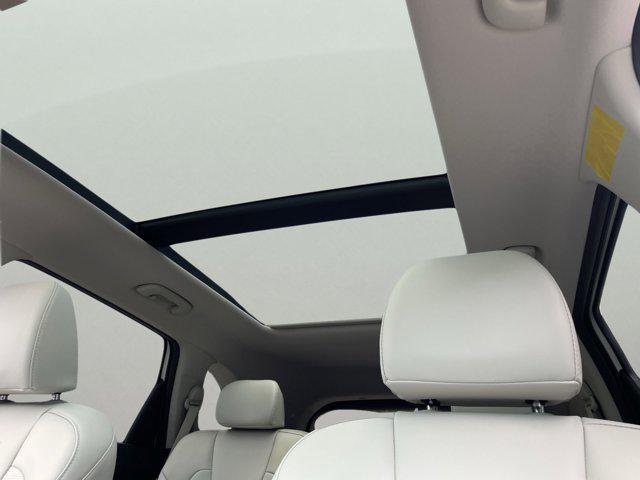 Photo of 2025 Snow White Pearl Kia Sorento Hybrid