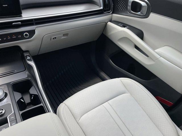 Photo of 2025 Snow White Pearl Kia Sorento Hybrid
