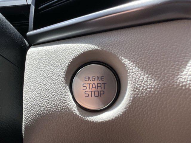 Photo of 2025 Snow White Pearl Kia Sorento Hybrid