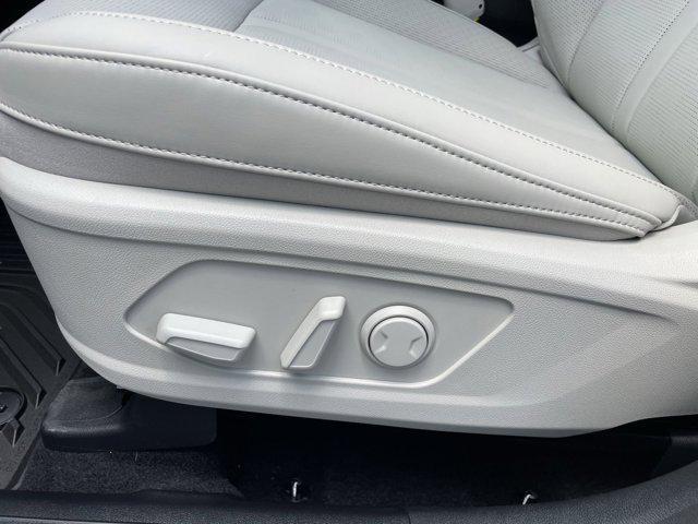 Photo of 2025 Snow White Pearl Kia Sorento Hybrid