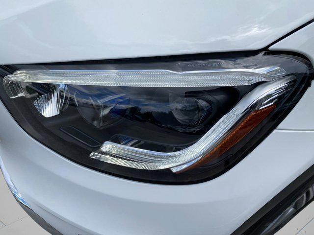 Photo of 2022 Polar White Mercedes-Benz GLC 300