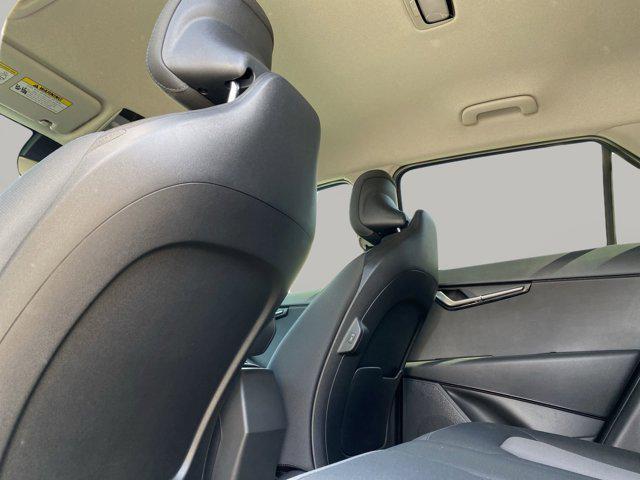 Photo of 2025 KLG/GRAY Kia Niro