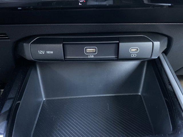 Photo of 2025 KLG/GRAY Kia Niro