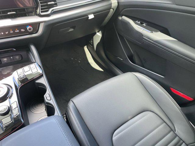 Photo of 2025 Shadow Matte Gray Kia Sportage Hybrid