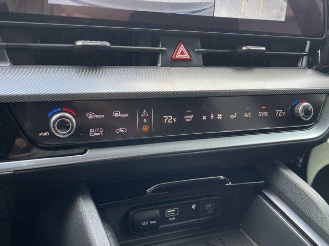 Photo of 2025 Shadow Matte Gray Kia Sportage Hybrid