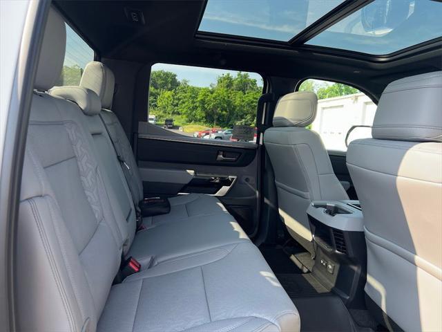 Photo of 2025 Wind Chill Prl/ Toyota Tundra