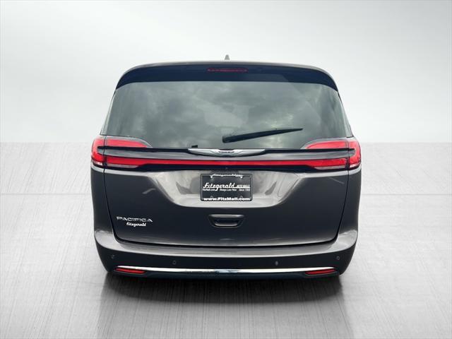 Photo of 2022 Granite Crystal Metallic Clearcoat Chrysler Pacifica Hybrid