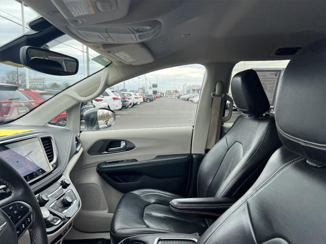 Photo of 2022 Granite Crystal Metallic Clearcoat Chrysler Pacifica Hybrid