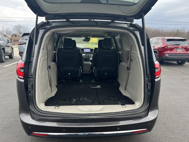 Photo of 2022 Granite Crystal Metallic Clearcoat Chrysler Pacifica Hybrid