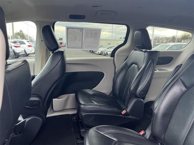 Photo of 2022 Granite Crystal Metallic Clearcoat Chrysler Pacifica Hybrid
