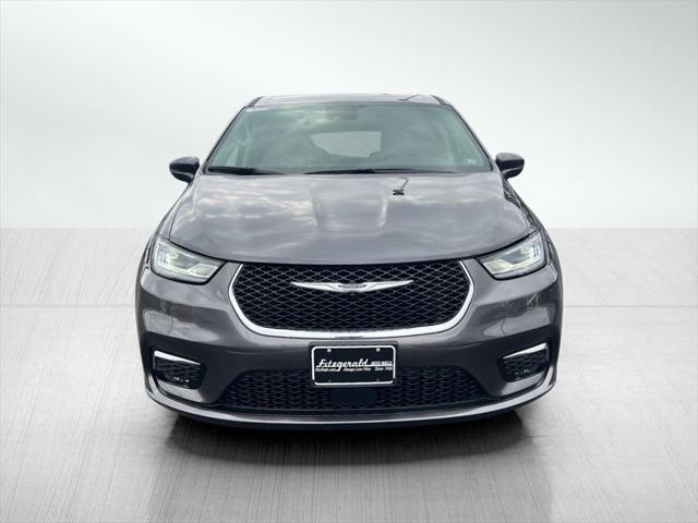 Photo of 2022 Granite Crystal Metallic Clearcoat Chrysler Pacifica Hybrid