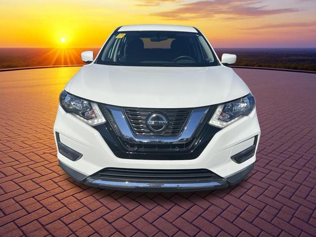 Photo of 2018 Glacier White Nissan Rogue