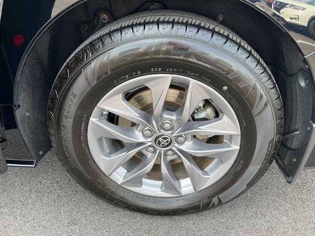 Photo of 2024 Midnight Black Metallic Toyota Sienna