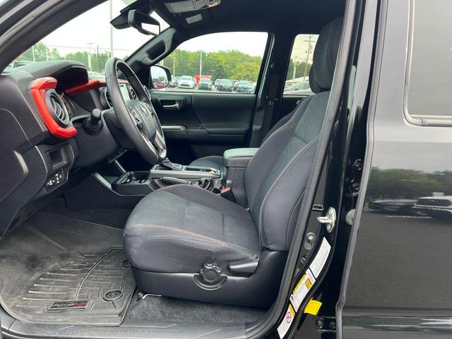 Photo of 2019 Midnight Black Metallic Toyota Tacoma