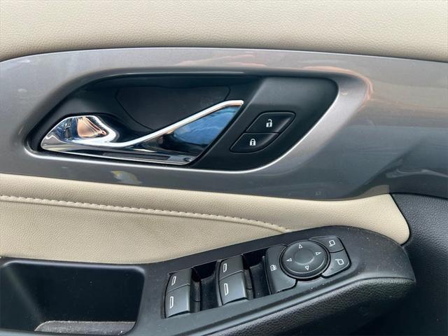 Photo of 2022 Northsky Blue Metallic Chevrolet Traverse