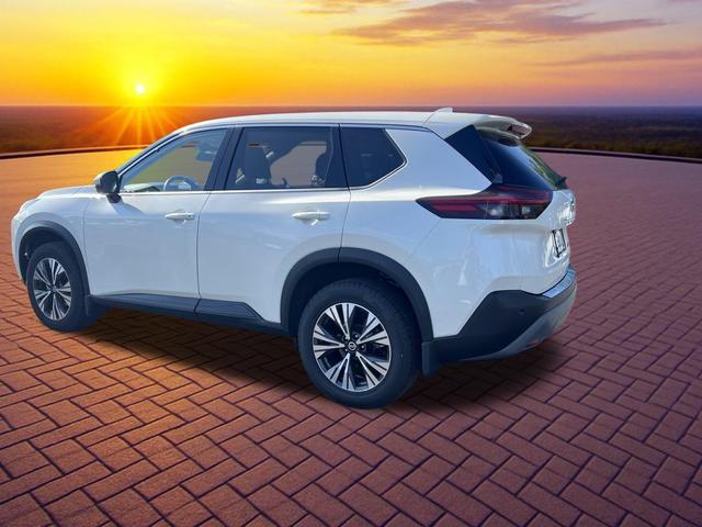 Photo of 2021 Pearl White Tricoat Nissan Rogue