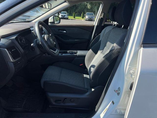 Photo of 2021 Pearl White Tricoat Nissan Rogue