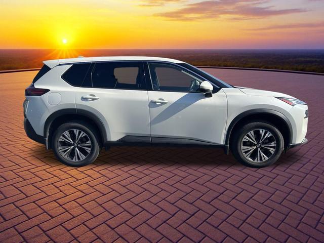 Photo of 2021 Pearl White Tricoat Nissan Rogue