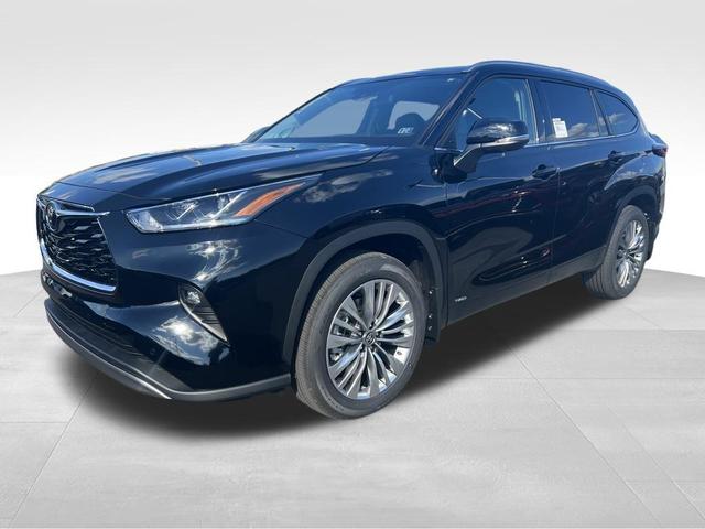 Photo of 2025 Midnight Black Metallic Toyota Highlander Hybrid