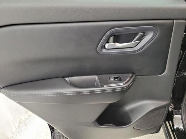 Photo of 2024 Super Black Nissan Rogue