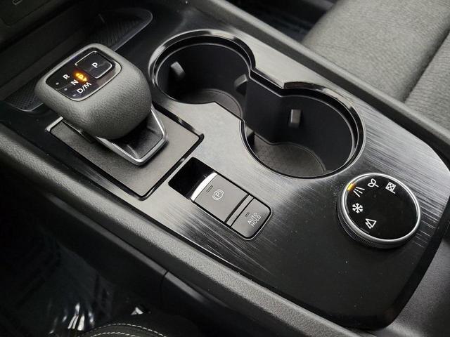 Photo of 2024 Super Black Nissan Rogue