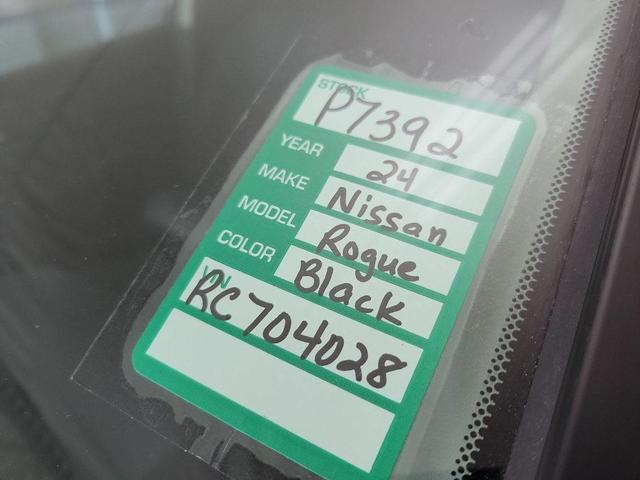 Photo of 2024 Super Black Nissan Rogue
