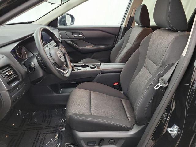 Photo of 2024 Super Black Nissan Rogue