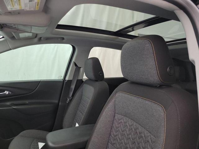 Photo of 2022 Mosaic Black Metallic Chevrolet Equinox
