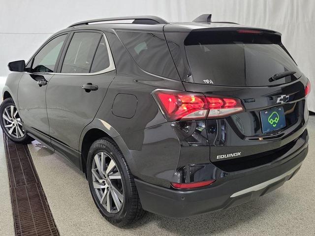 Photo of 2022 Mosaic Black Metallic Chevrolet Equinox