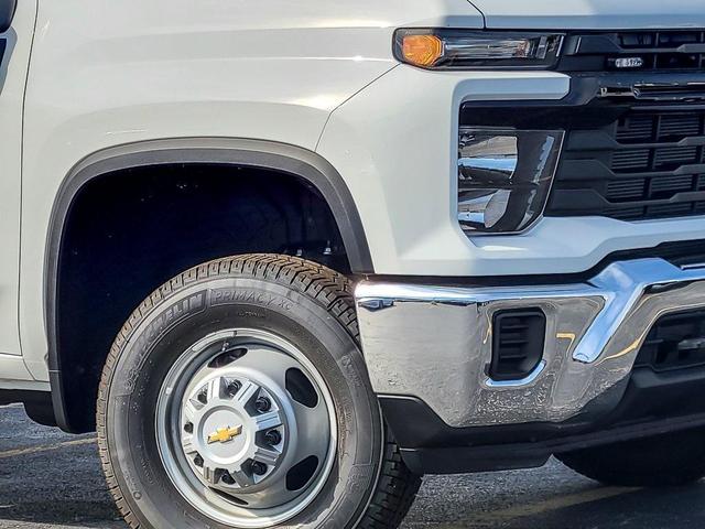 Photo of 2025 Summit White Chevrolet Silverado 3500