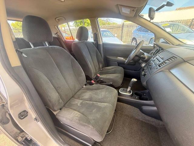 Photo of 2011 Brilliant Silver Nissan Versa