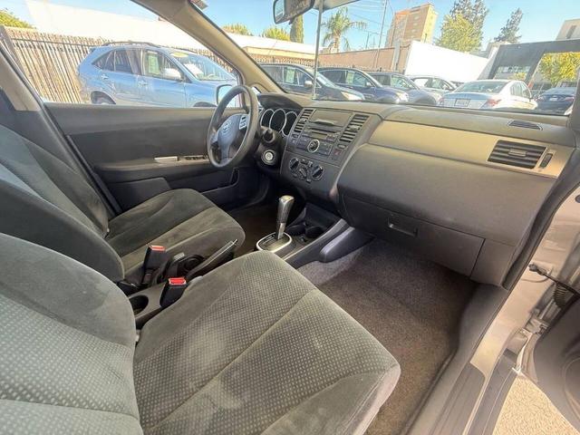 Photo of 2011 Brilliant Silver Nissan Versa