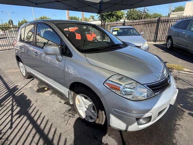 Photo of 2011 Brilliant Silver Nissan Versa