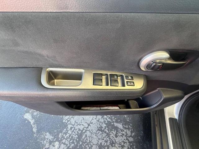 Photo of 2011 Brilliant Silver Nissan Versa
