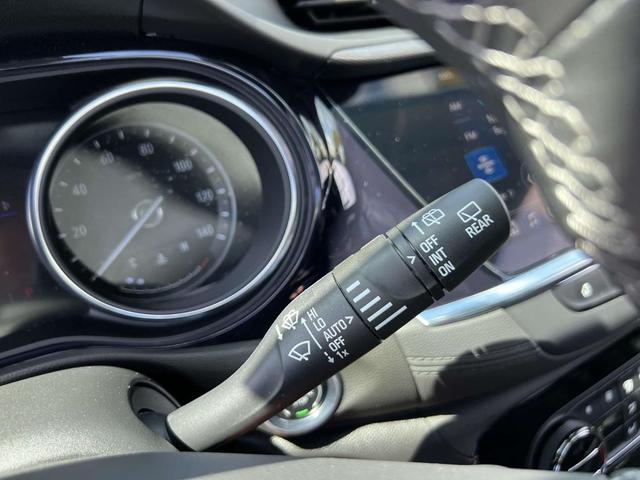 Photo of 2023 White Frost Tricoat Buick Encore GX