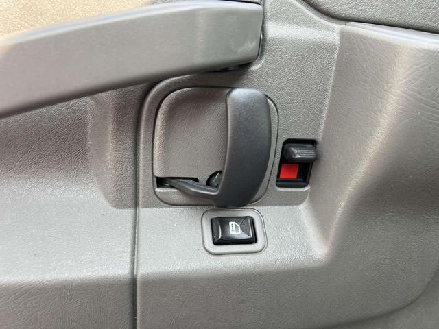 Photo of 2023 Summit White GMC Savana 2500