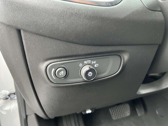 Photo of 2022 Silver Ice Metallic Chevrolet Equinox