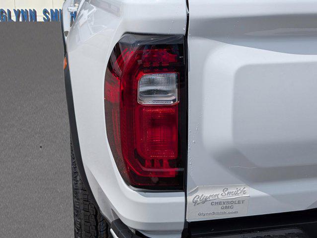Photo of 2025 Summit White GMC Canyon