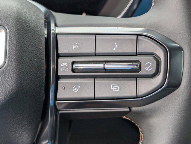 Photo of 2025 Summit White GMC Canyon