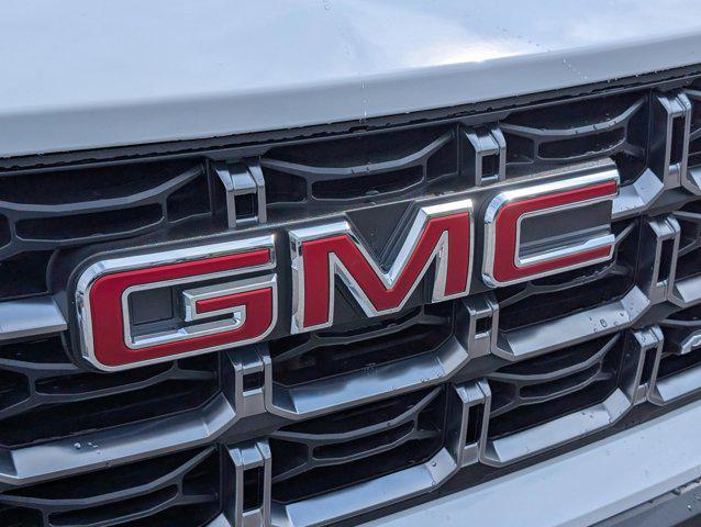 Photo of 2025 Summit White GMC Canyon