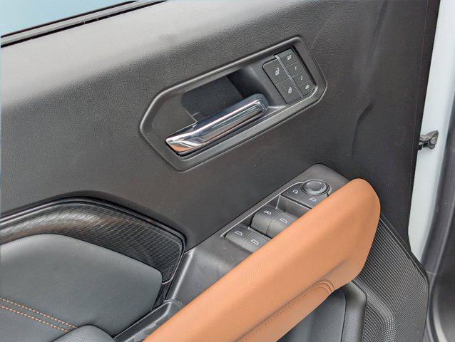 Photo of 2025 Summit White GMC Canyon