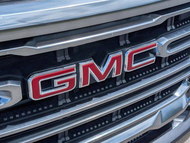 Photo of 2021 Summit White GMC Canyon